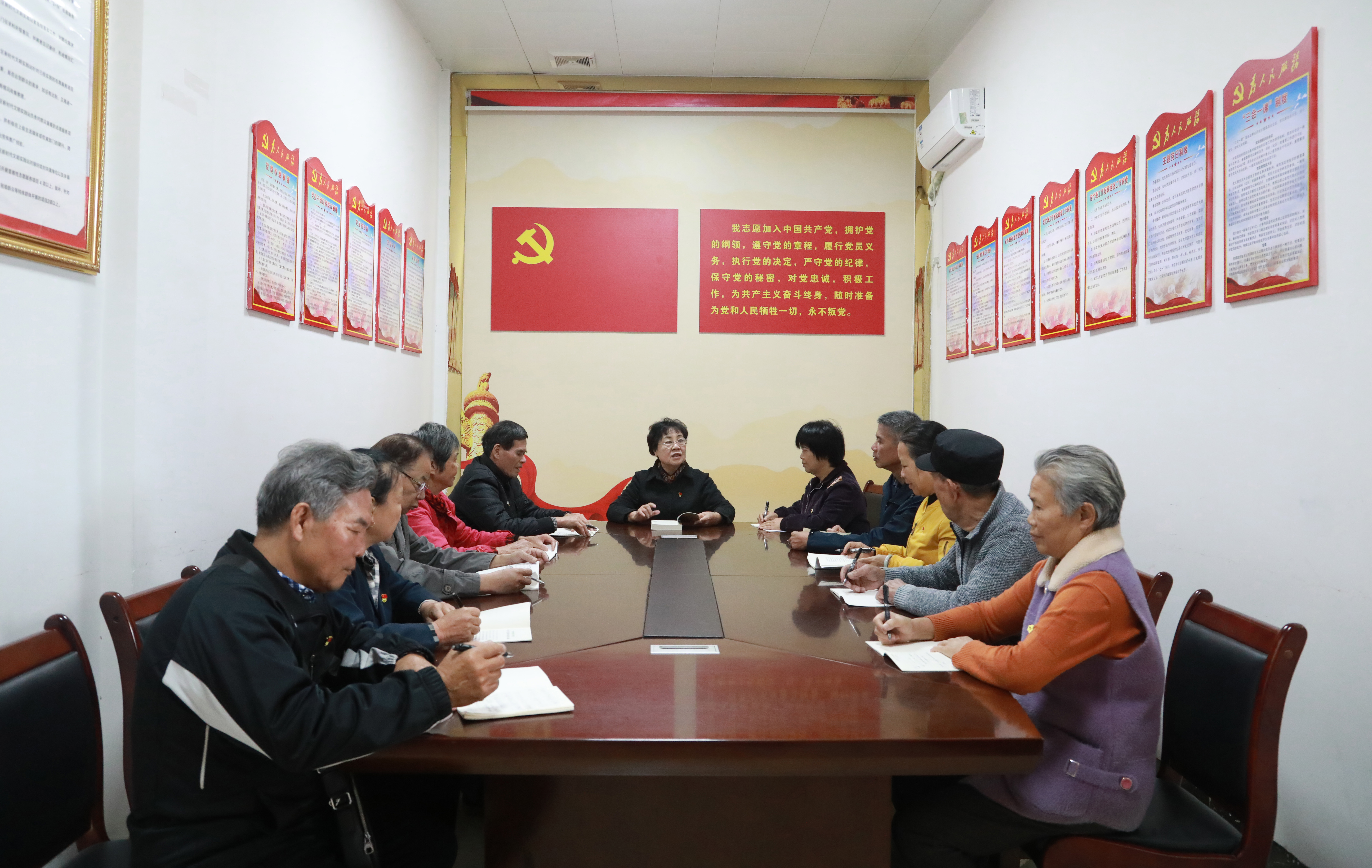 国门“晚霞”唱响边境民族团结之歌